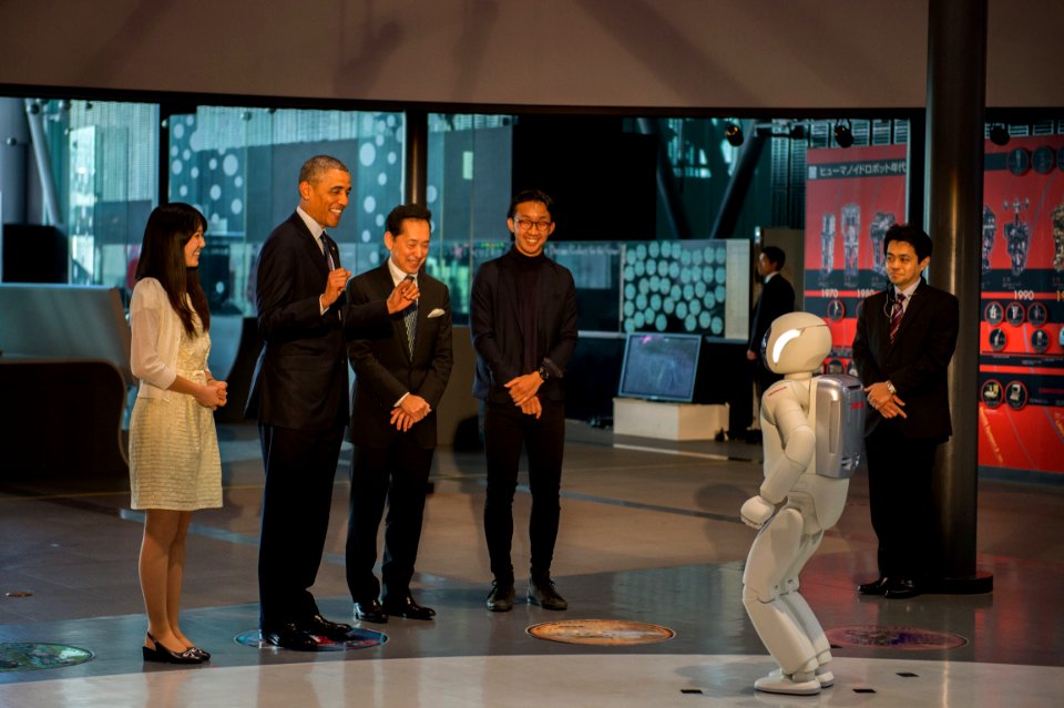 President Obama Watches ASIMO the Humanoid Robot - Flickr - East Asia and Pacific Media Hub (2)