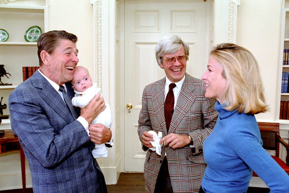 President Ronald Reagan During a Photo Op with Judy Woodruff and Family in The Oval Office NARA 75856513