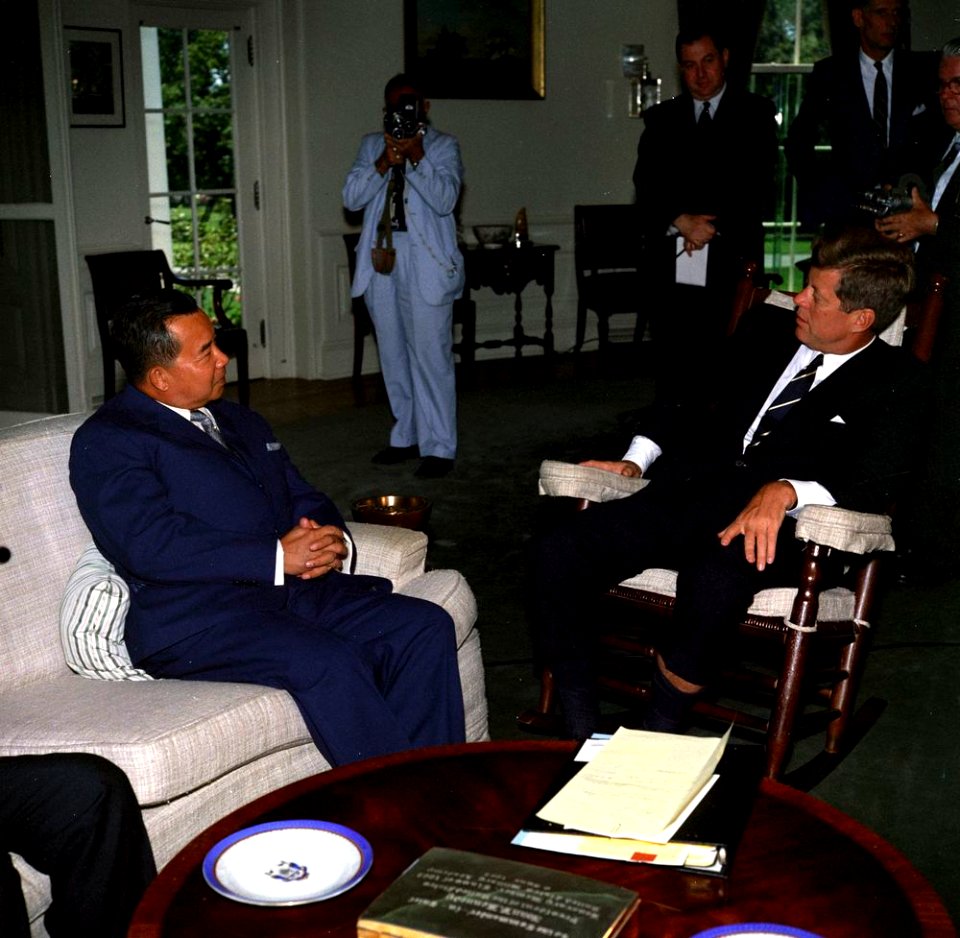 President John F. Kennedy with Prime Minister of Laos, Prince Souvanna Phouma (04)