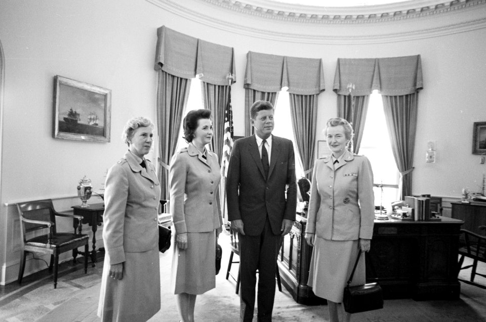 President John F. Kennedy with Representatives from the Women's Army Corps (14006678108)