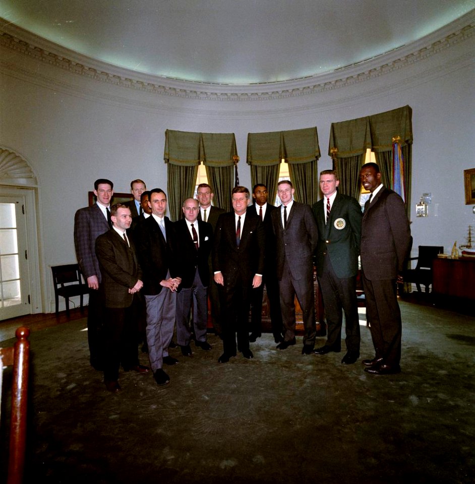 President John F. Kennedy with the Boston Celtics (02)