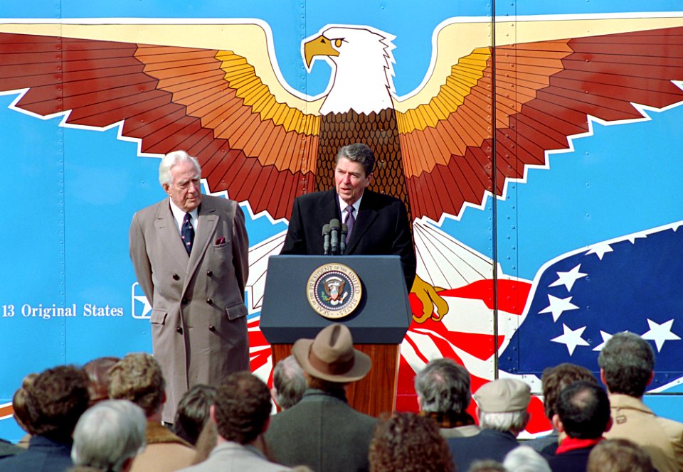 President Ronald Reagan and Warren Burger on the South Lawn