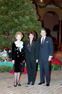 President Ronald Reagan and Nancy Reagan with Maria Shriver
