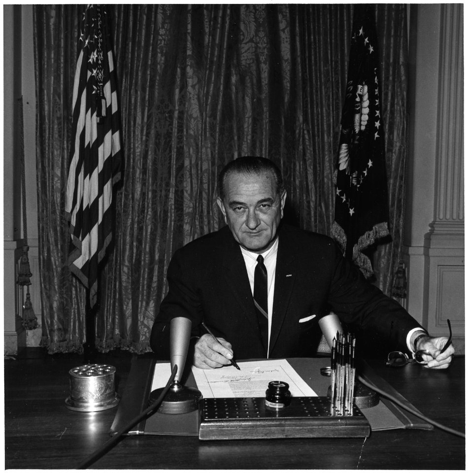President Lyndon B. Johnson signs Gulf of Tonkin resolution - NARA - 192484
