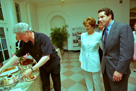 President Bill Clinton at a movie screening outside the Family Theatre of the White House (05)