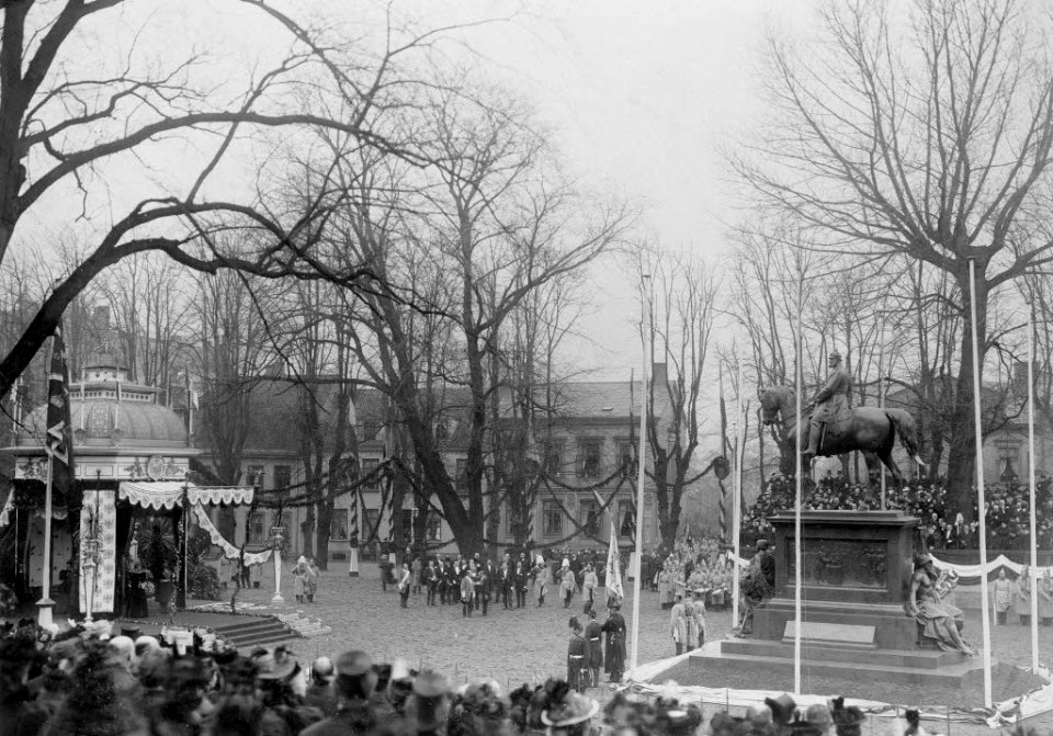 Reiterstandbild Kaiser Wilhelm I. im Schlossgarten (Kiel 44.697)