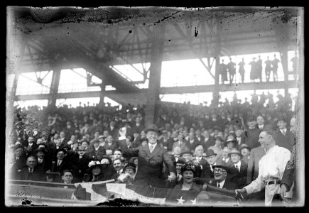 Pres. Wilson throwing out 1st ball, opening ballgame, 1916, Wash., D.C. LCCN2016851231