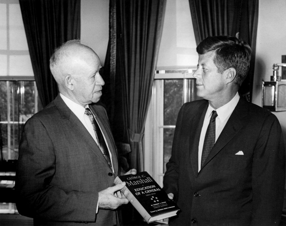 President John F. Kennedy Receives Book from General Omar N. Bradley (01)