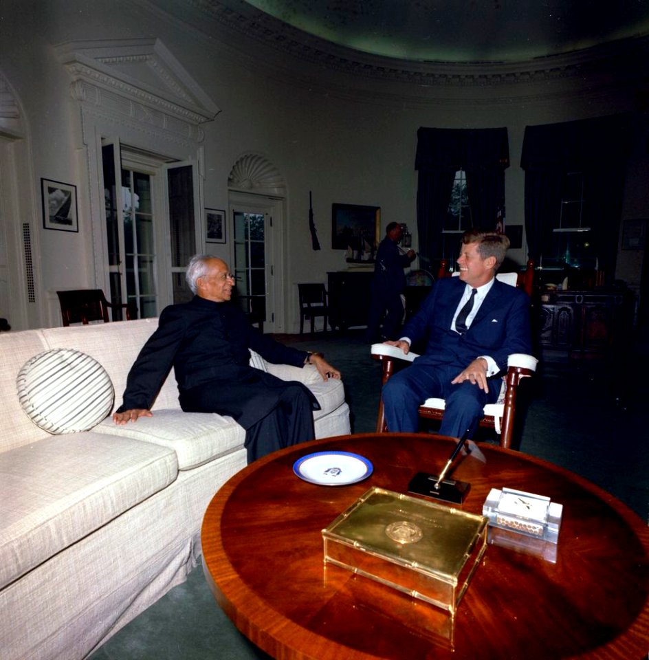 President John F. Kennedy with Indian President Sarvepalli Radhakrishnan, in the Oval Office (2)