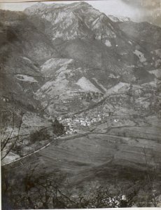 Rundblick von Kote 588 (Kosmarice) Feindl.Stellung bei Cygin links, rechts Kosasce eigene Stellung auf Sv.Maria (BildID 15597735)