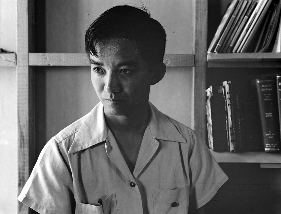 Sacramento, California. Harvey Akio Itano, 1942 graduate of the University of California, who recei . . . - NARA - 537776