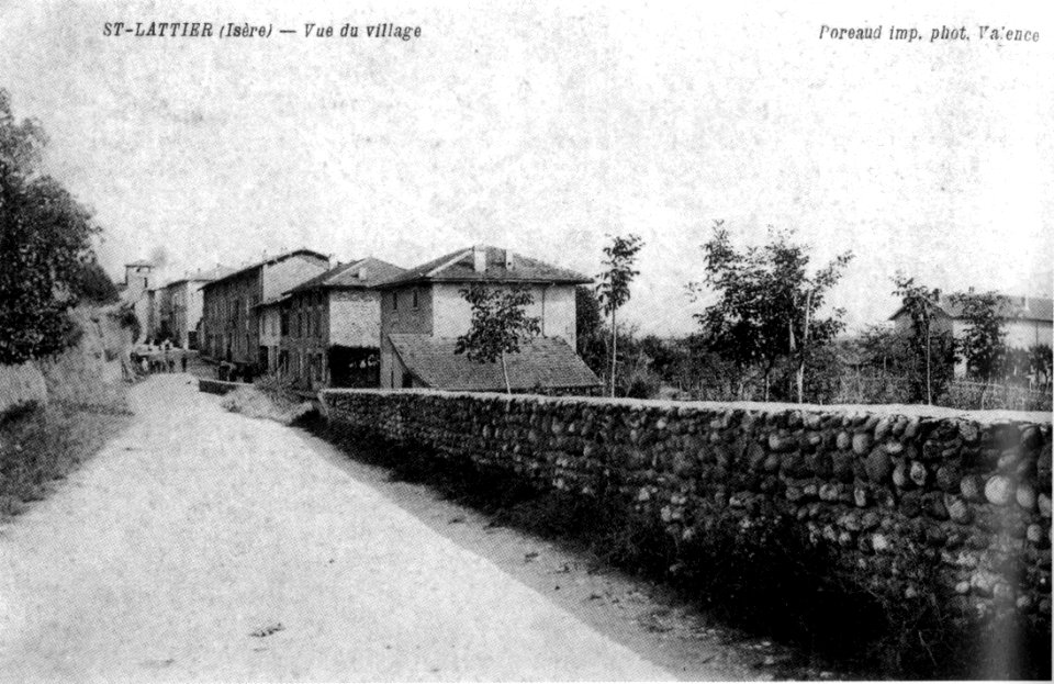 Saint-Lattier, vue du village, 1906, p210 de L'Isère les 533 communes - Poreaud imp phot Valence