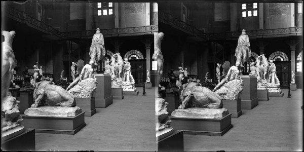 Sala del Palau de Belles Arts del parc de la Ciutadella amb escultures (AFCEC BORDAS D 4324)