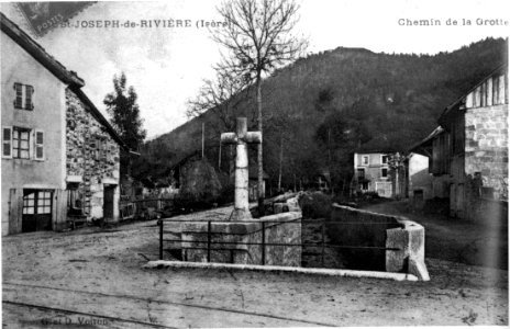 Saint-Joseph-de-Rivière, chemin de la grotte, 1908, p208 de L'Isère les 533 communes - G et D Voiron