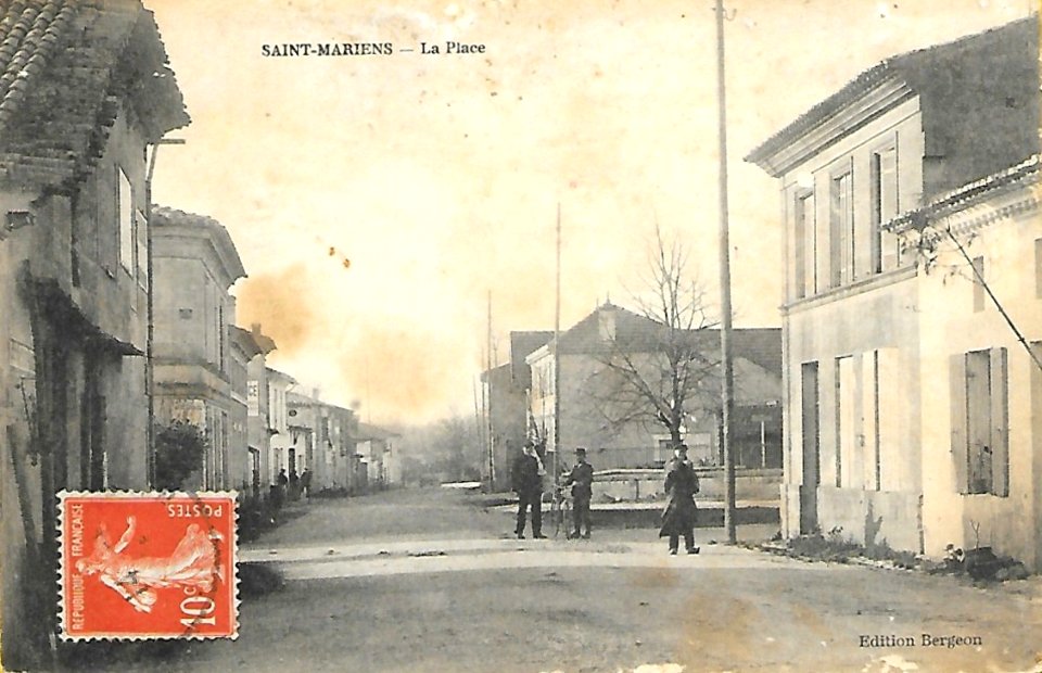 Saint-Mariens - La place