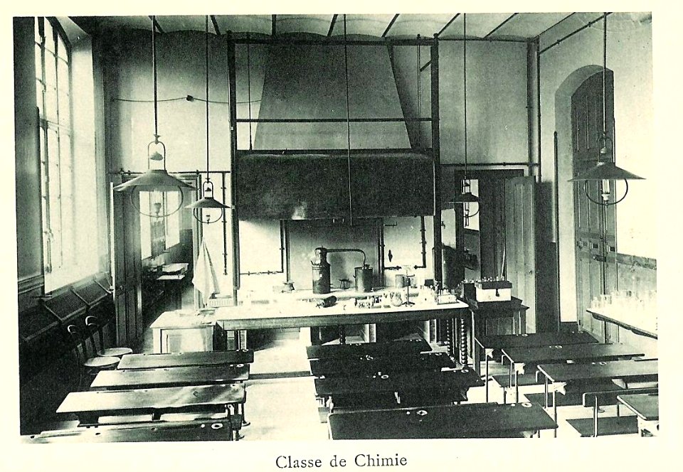 Salle-chimie-lycée-Molière