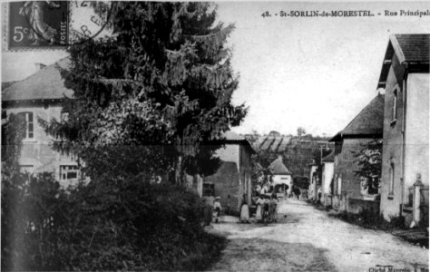 Saint-Sorlin-de-Morestel, rue principale, 1913, p229 de L'Isère les 533 communes - cliché Manrein, à M 