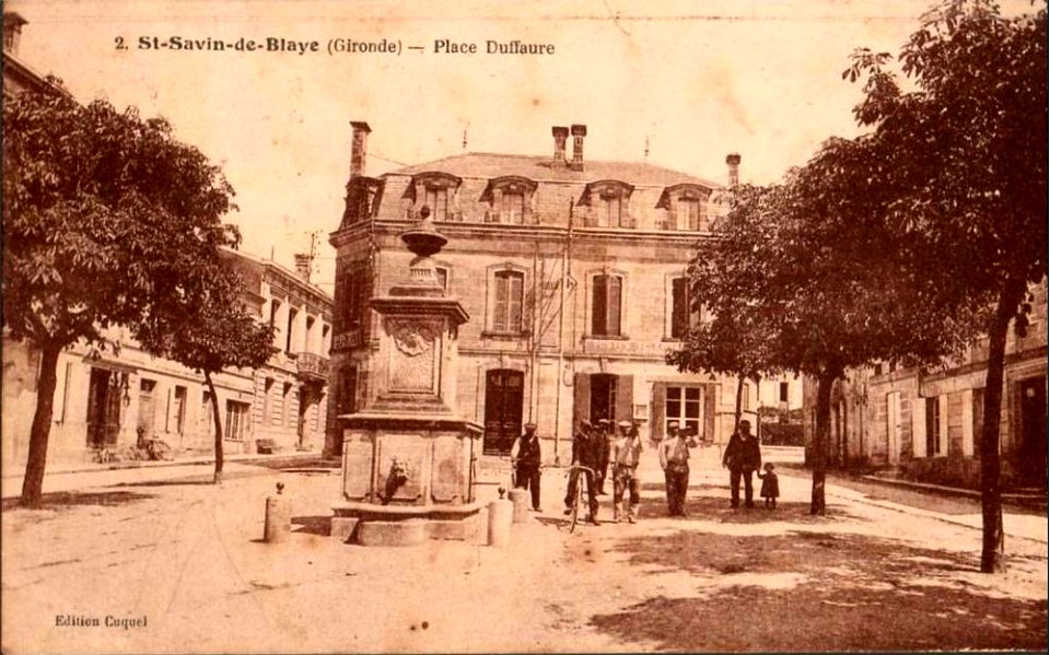 Saint-Savin - Place Duffaure 1