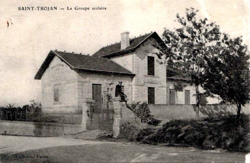 Saint-Trojan - Mairie et écoles 2