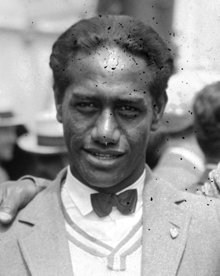 Samuel Kahanamoku face detail, from- Sam & Duke Kahanamoku LCCN2014717339 (cropped)