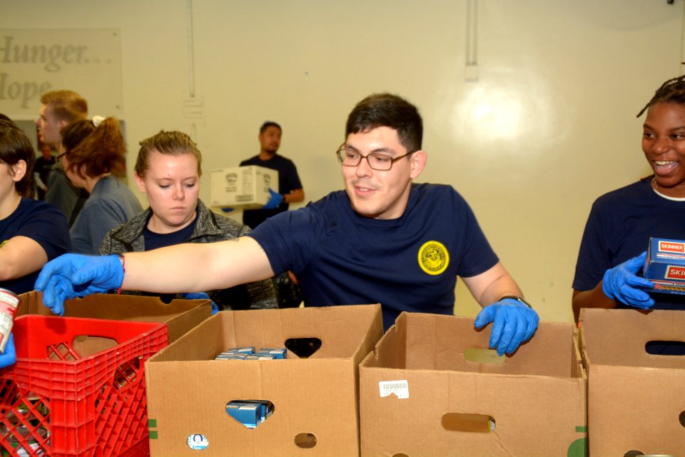 San Antonio Future Sailors, Recruiters donate time to Food Bank 170201-N-ND850-002