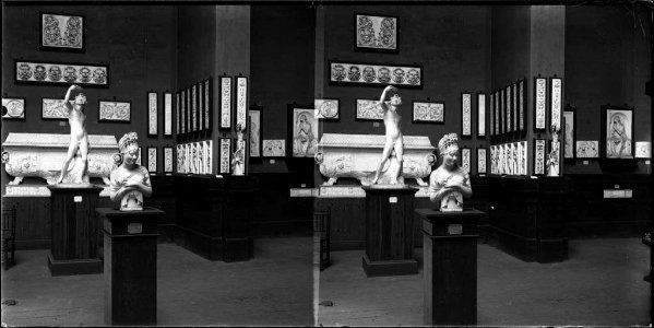 Sala del Palau de Belles Arts del parc de la Ciutadella amb diverses escultures (AFCEC BORDAS D 4319)