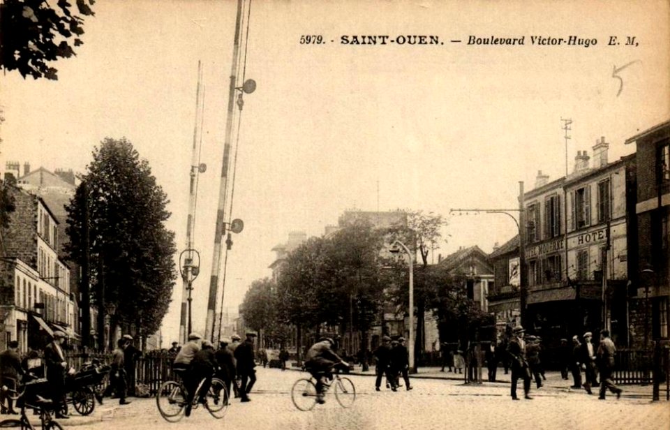 Saint-Ouen.Passage à niveau
