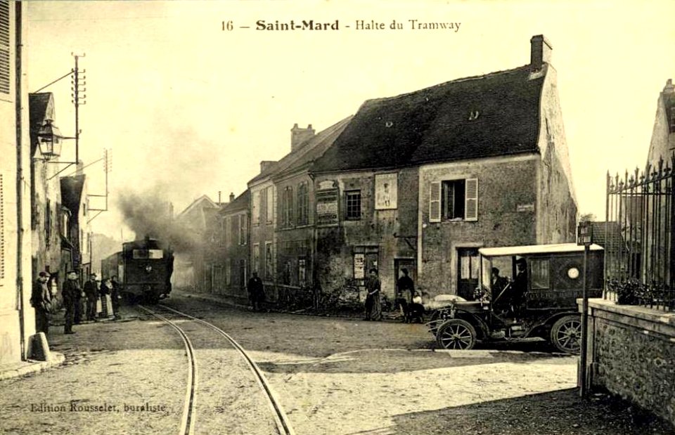 Saint-Mard (77), train du tramway de Meaux à Dammartin à la halte de Saint-Mard (village)