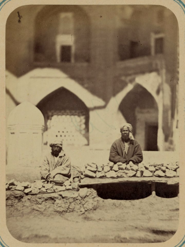 Samarkandskii bazar i ego tipy. Prodazha soli (namak furush) LCCN2007682577
