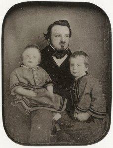 Schneider, Trudpert - Daniel Meyer-Merian mit seinen Söhnen Adalbert und Theodor, Basel (Zeno Fotografie)