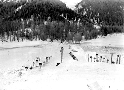 Schneeschanze mit Treffern vorder- und hinterhalb - CH-BAR - 3239406