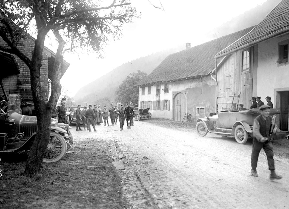 Schiedsrichter mit ihren Automobilen - CH-BAR - 3239087