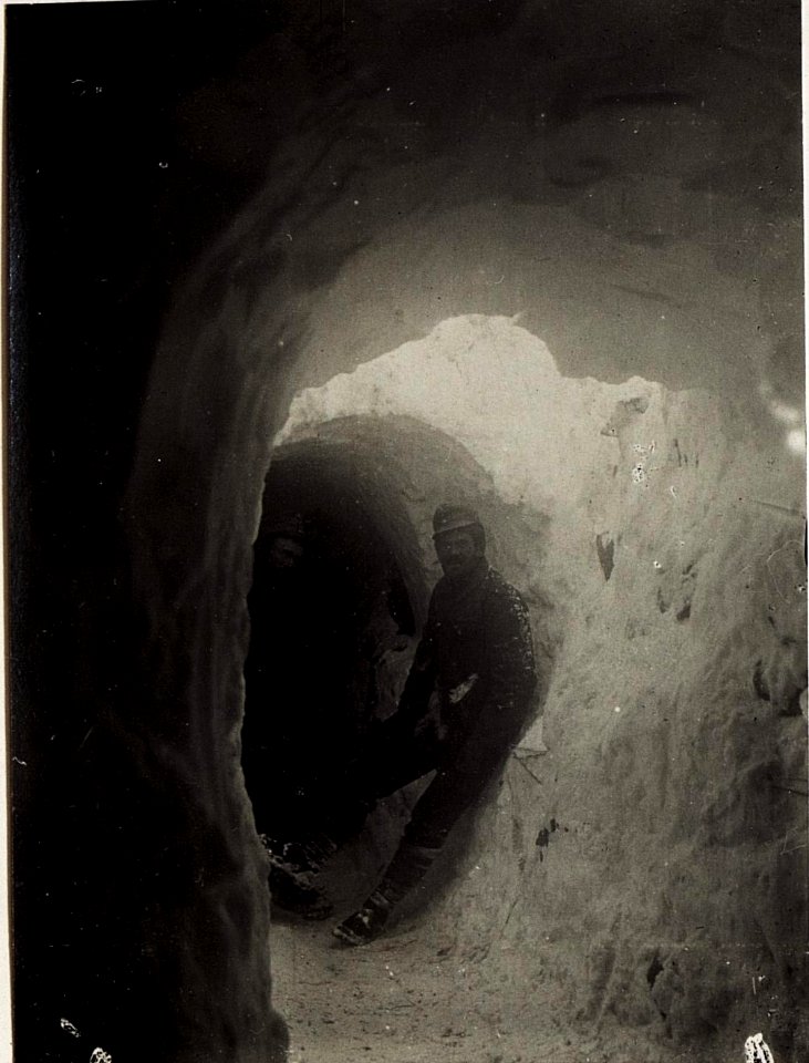 Schneetunnel auf Cima di Bocche. (BildID 15574514)