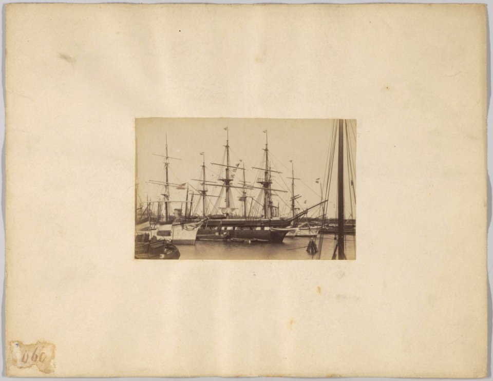 Schepen in het Oosterdok Oorspronkelijke kabinetfoto uitgegeven door A Jager ANWK00065000001