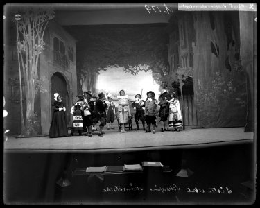 Scapins skälmstycken, Dramatiska teatern 1900. Föreställningsbild - SMV - DrT131 photo