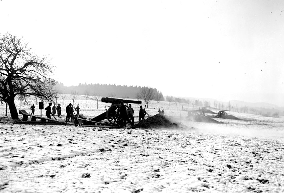 Schiessübung einer 12cm Artilleriebatterie - CH-BAR - 3237982