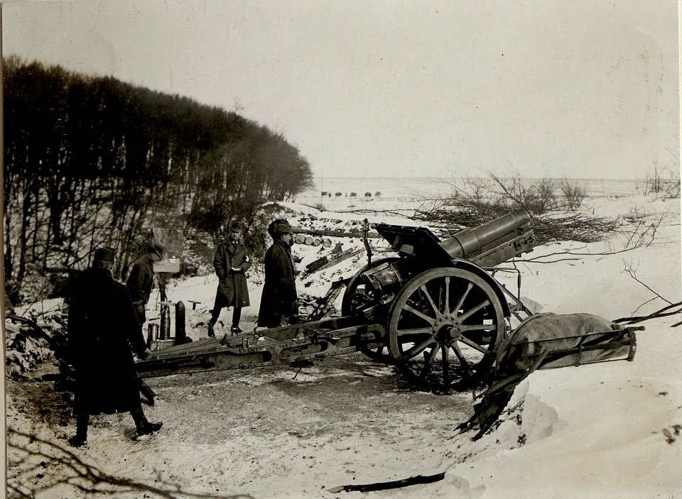 Schwere Feldartillerie , 15 cm Skodahaubitze1-19 feuerbereit, am 8.1.1917 (BildID 15542940)