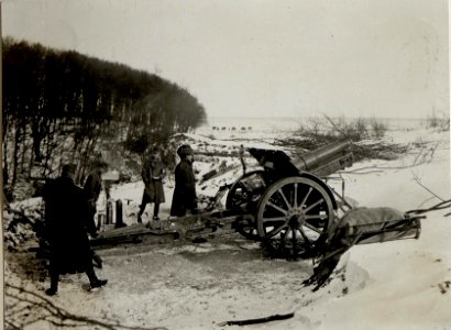 Schwere Feldartillerie , 15 cm Skodahaubitze1-19 feuerbereit, am 8.1.1917 (BildID 15542940)