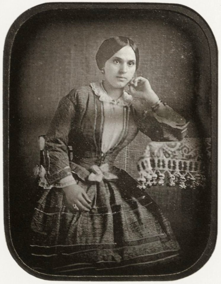 Schneider, Trudpert - Porträt einer Frau mit aufgestütztem Arm (1) (Zeno Fotografie)