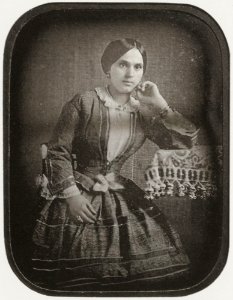 Schneider, Trudpert - Porträt einer Frau mit aufgestütztem Arm (1) (Zeno Fotografie)