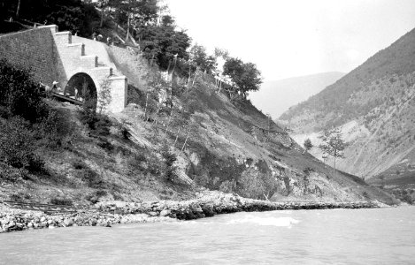Sappeure beim Arbeiten am Eisenbahntunnelportal von Bovernay - CH-BAR - 3237224