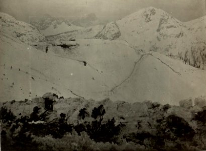 Schützengraben und Unterkünfte des Lst.Inf. Bataillons Nro. 150 Standpunkt, Lanzenboden bei Kote 1777. (BildID 15467168)