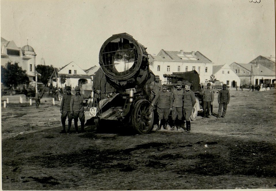 Scheinwerfer am Ringplatz von Podhajce (BildID 15524796)
