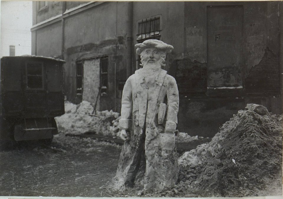 Schneefigur der k.u.k.Kraftfahrzeugkolonne 10 in Brzezany (BildID 15438985)