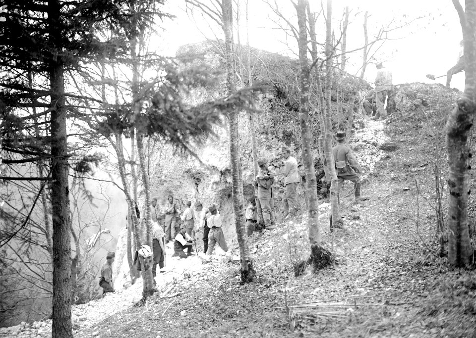 Schützengraben Jurafelsen - CH-BAR - 3240450