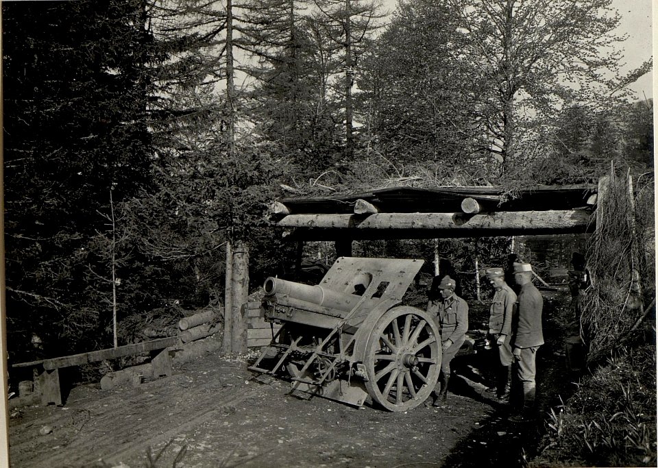 Schwere 15 cm Haubitze. Aufgenommen am 15. Mai 1916. (BildID 15534119)