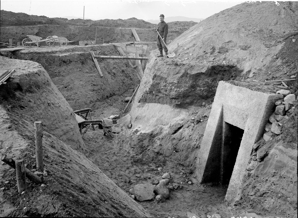Schützengraben mit Verbindungstunnel - CH-BAR - 3241869
