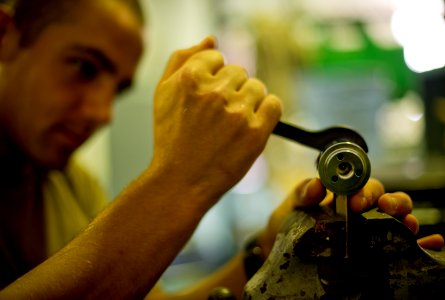 Scuba maintenance 130424-N-GG400-012
