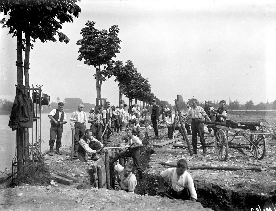Schützengraben am Rheinufer - CH-BAR - 3237270