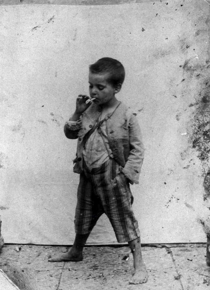 Scugnizzo che fuma - Naples street boy smoking 1890s
